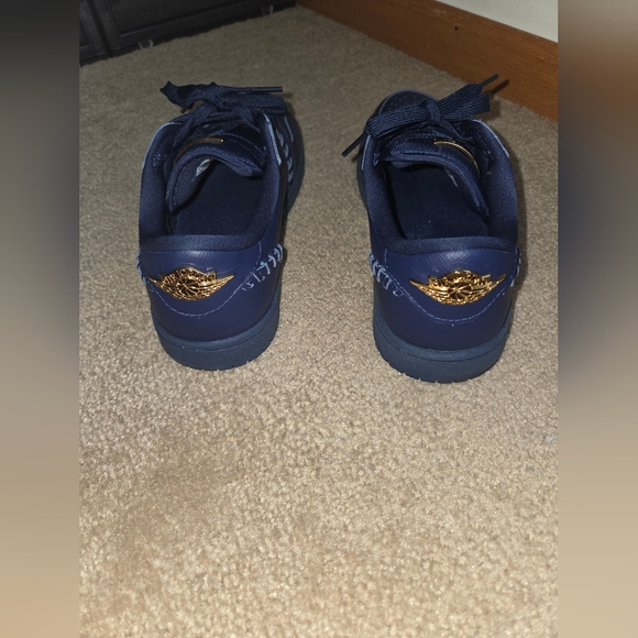 Air Jordan 1 Low Method Of Make Sneaker Size 8W - Picture 3 of 8